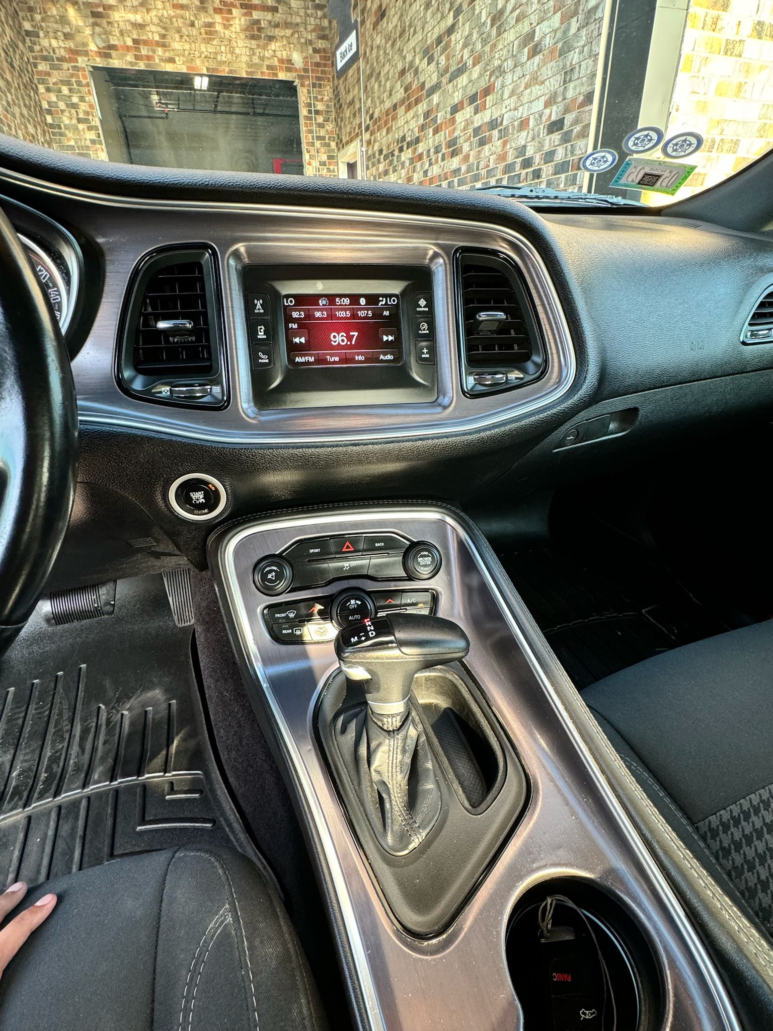 
								2016 Dodge Challenger SXT full									