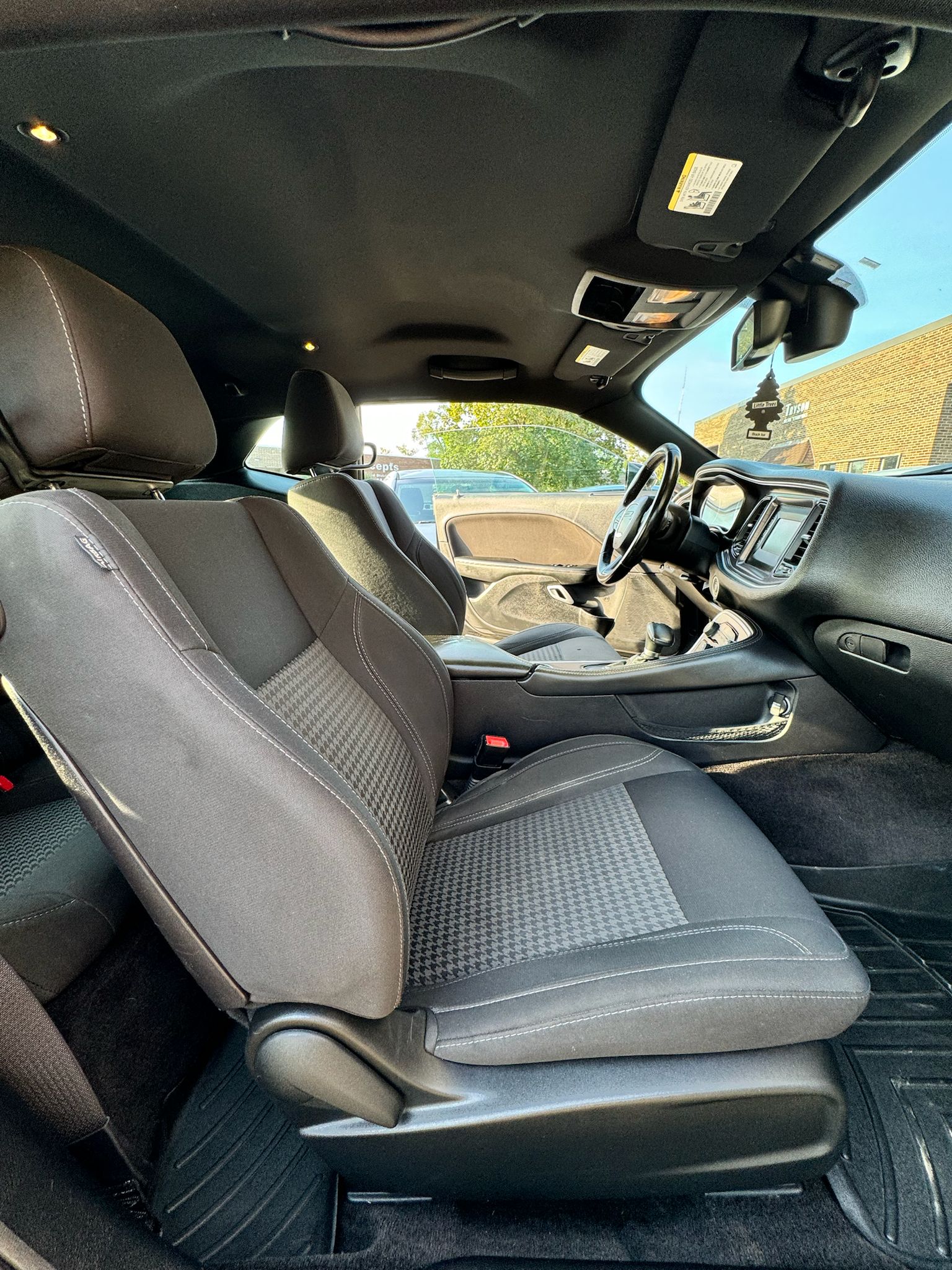 
								2016 Dodge Challenger SXT full									